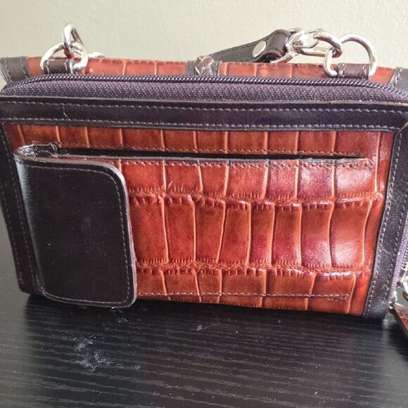 Elegant Brown Croc-Embossed Women's Bag - Picture 2 of 8